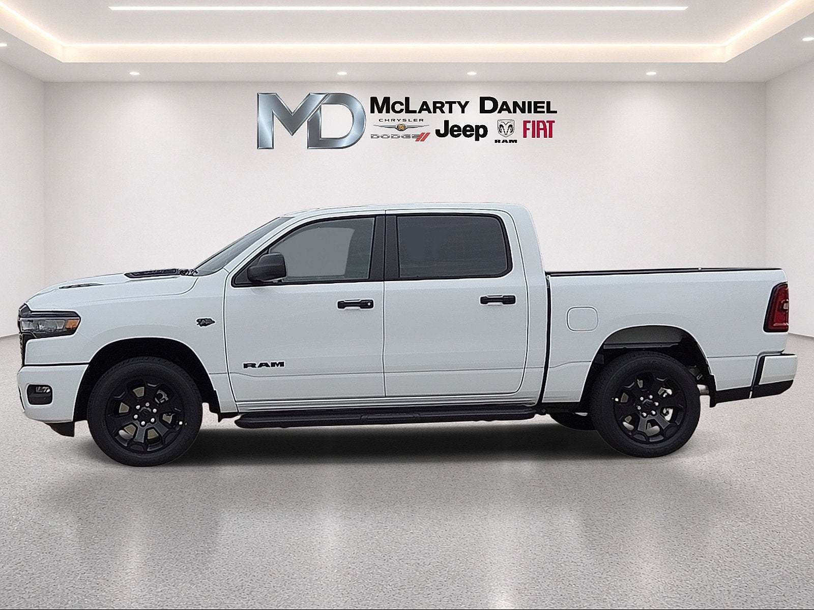 2027 RAM 1500 RAM 1500 EXPRESS CREW CAB 4X4 5'7' BOX