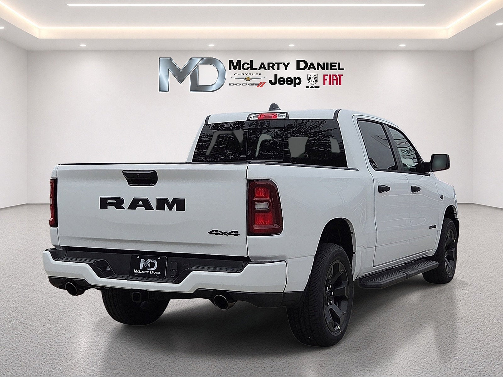2027 RAM 1500 RAM 1500 EXPRESS CREW CAB 4X4 5'7' BOX