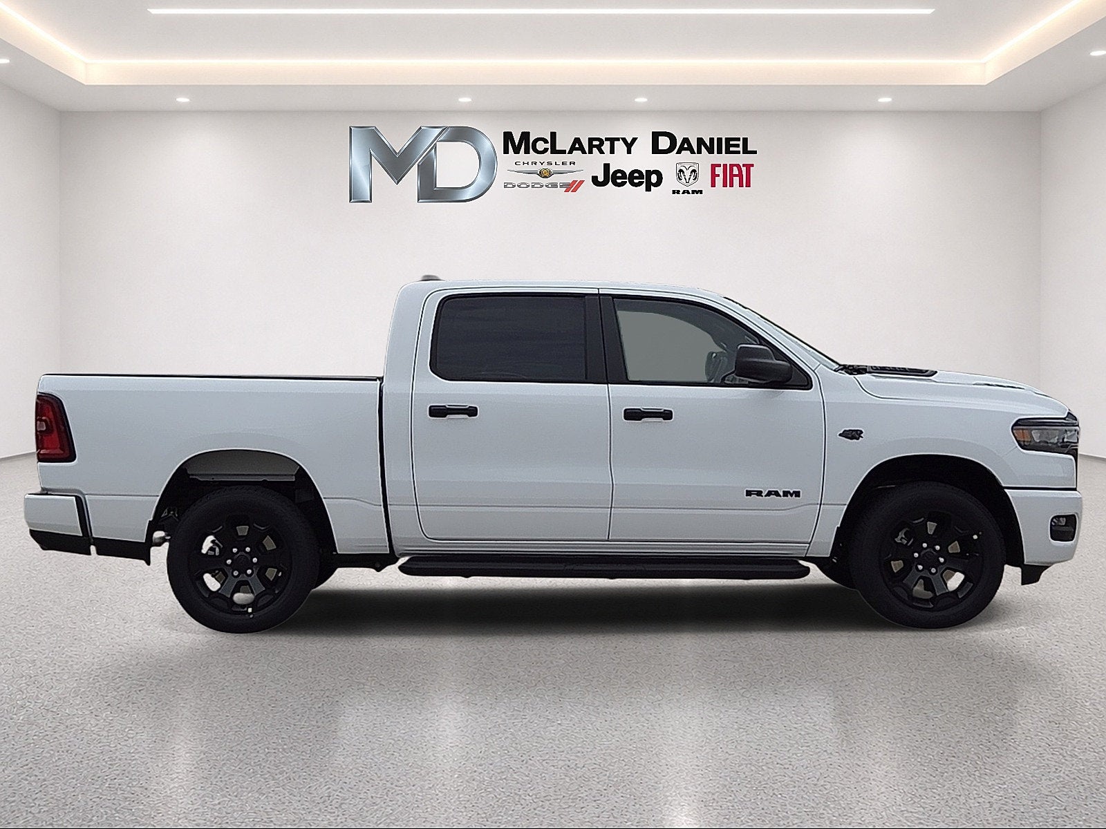 2027 RAM 1500 RAM 1500 EXPRESS CREW CAB 4X4 5'7' BOX