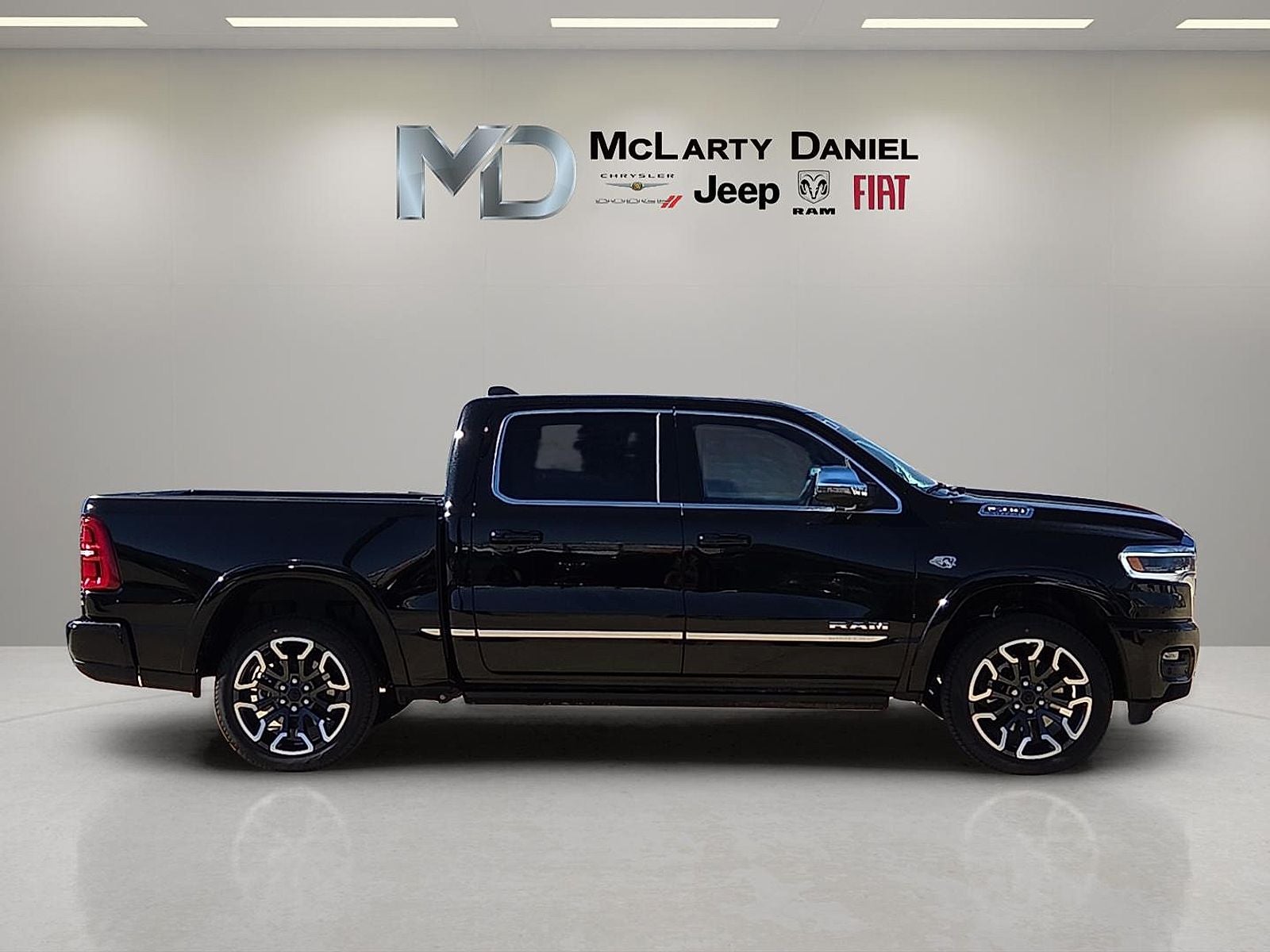 2026 RAM Ram 1500 RAM 1500 LIMITED CREW CAB 4X4 5'7' BOX