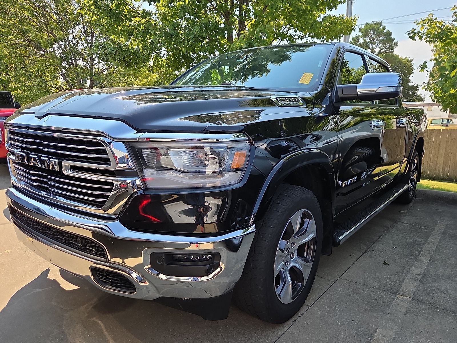 2020 RAM 1500 Laramie Crew Cab 4x4 5'7' Box
