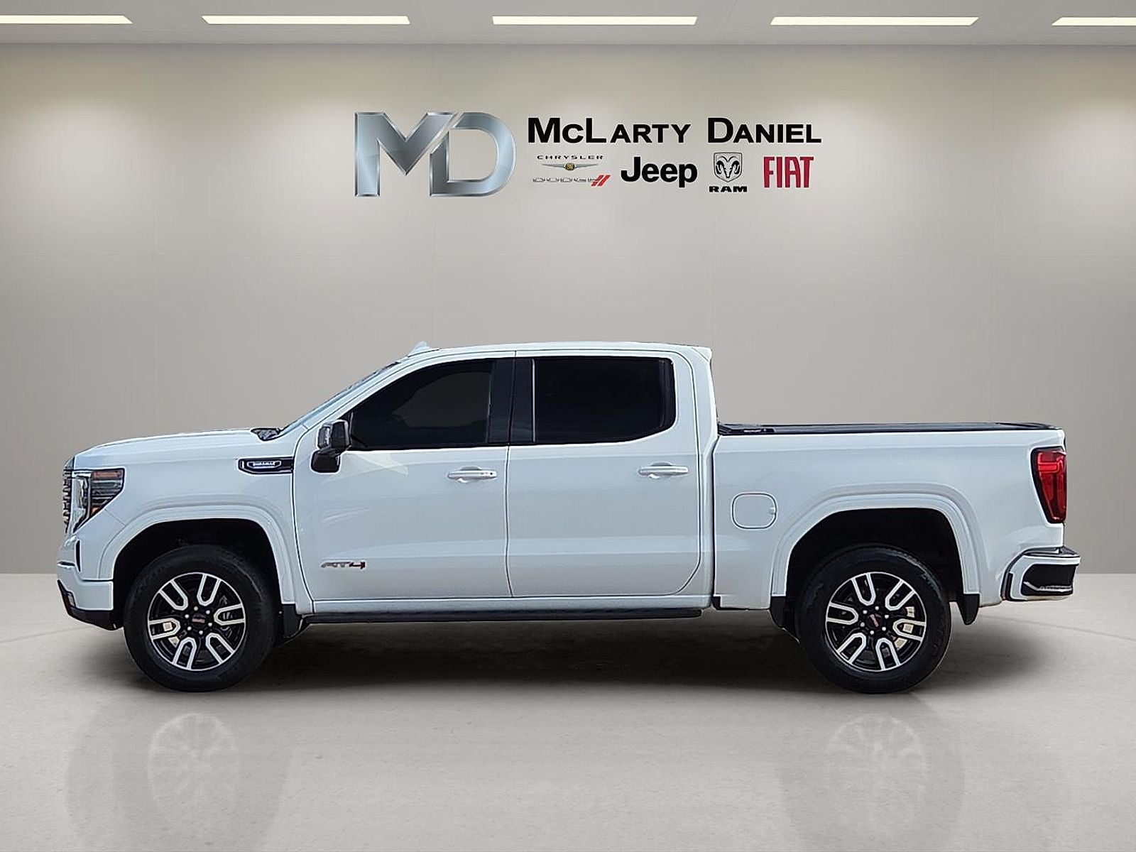 2022 GMC Sierra 1500 4WD Crew Cab Short Box AT4