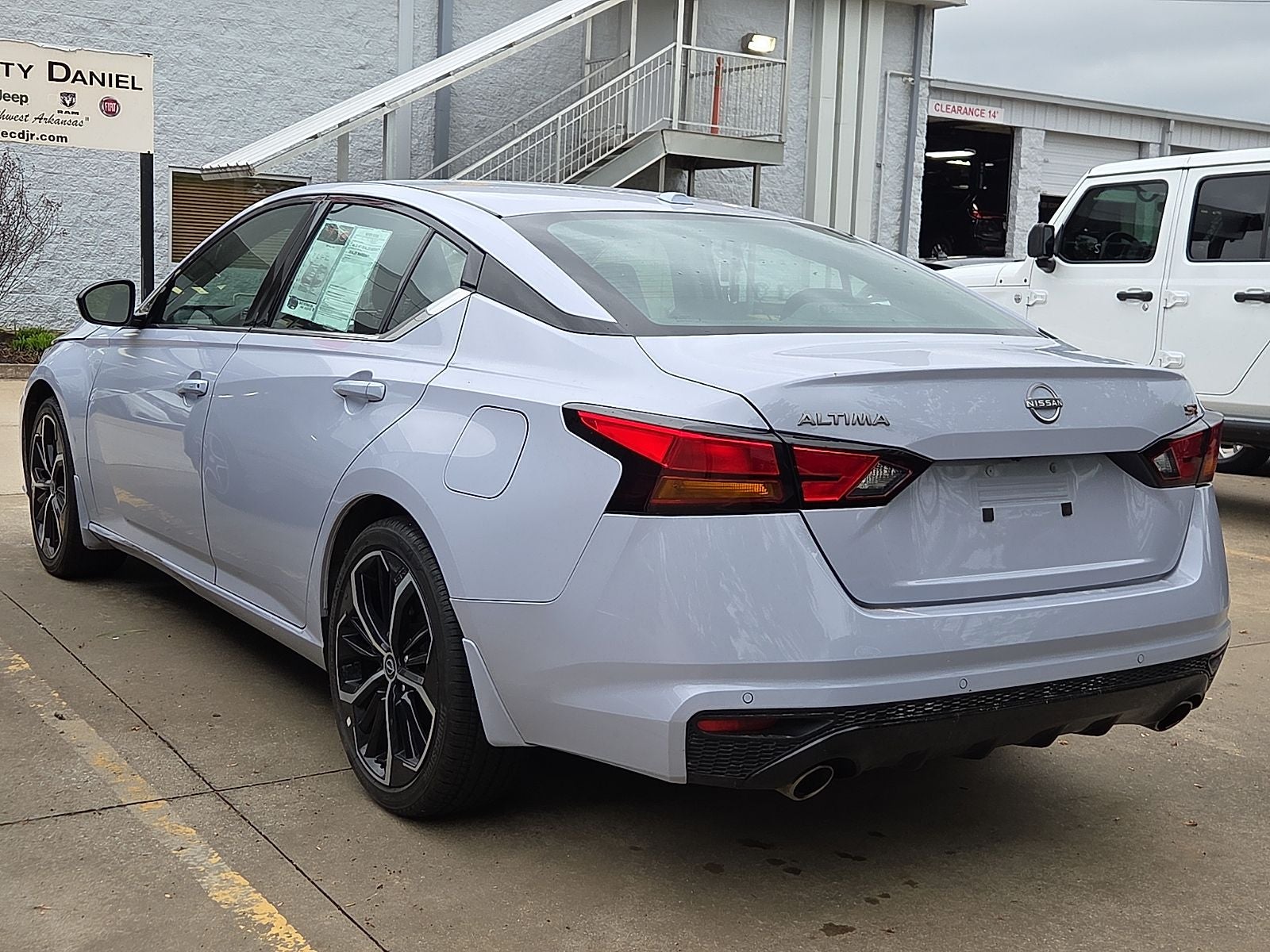 2025 Nissan Altima SR FWD