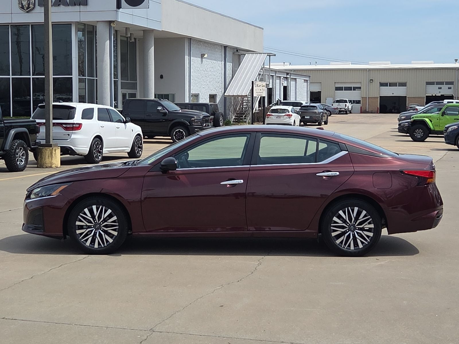 2025 Nissan Altima SV FWD