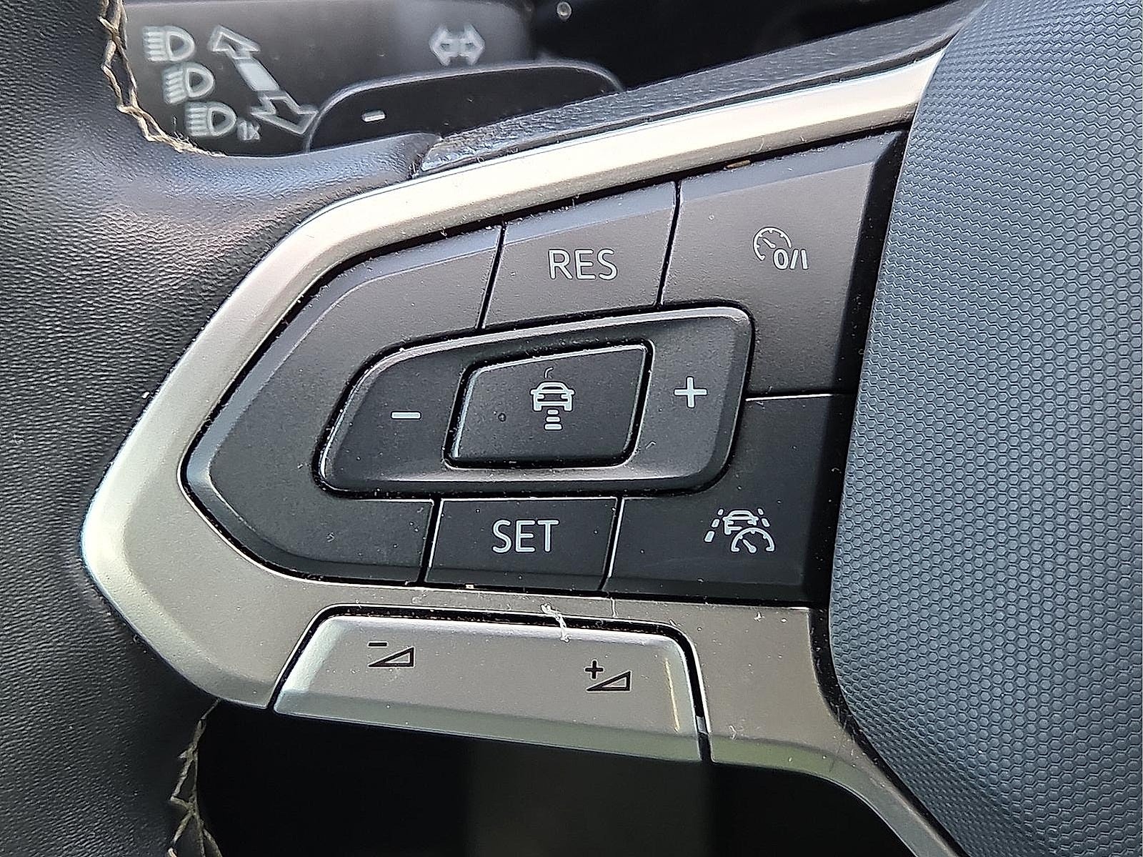 2024 Volkswagen Atlas Cross Sport 2.0T SE