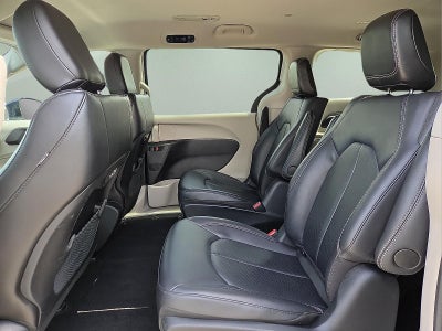 2024 Chrysler Pacifica Hybrid Select