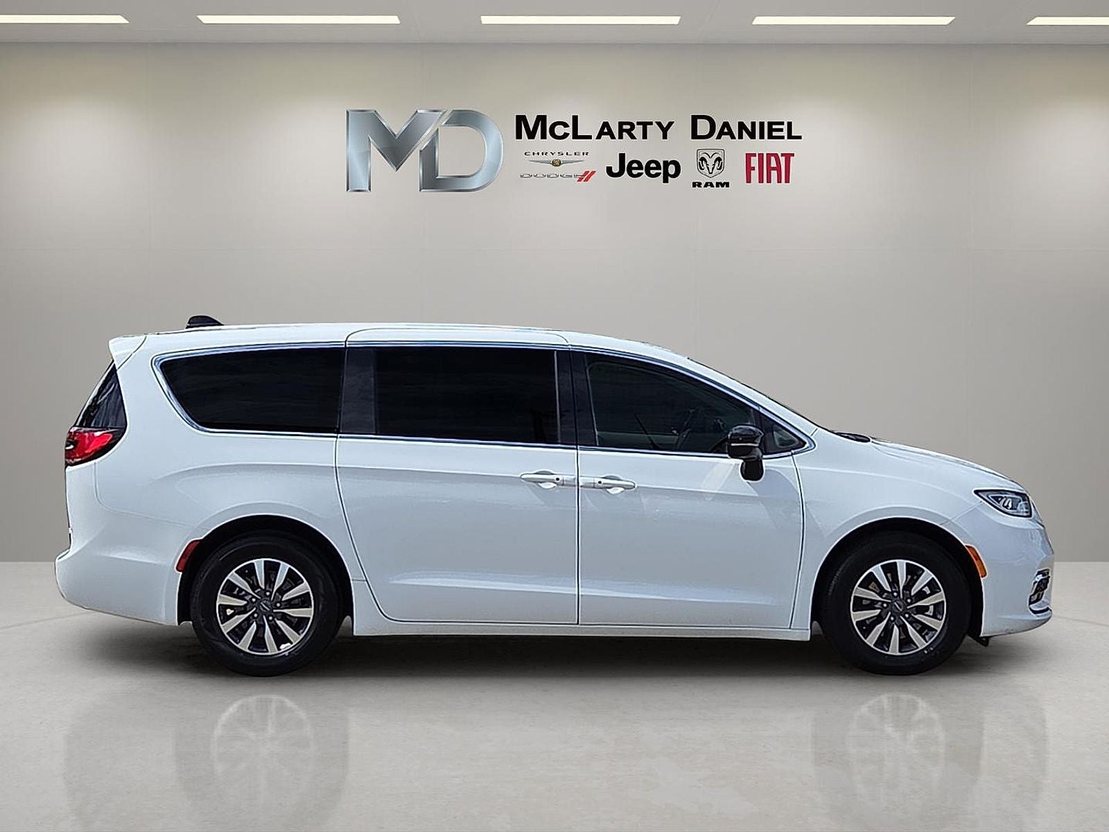 2024 Chrysler Pacifica Hybrid Select