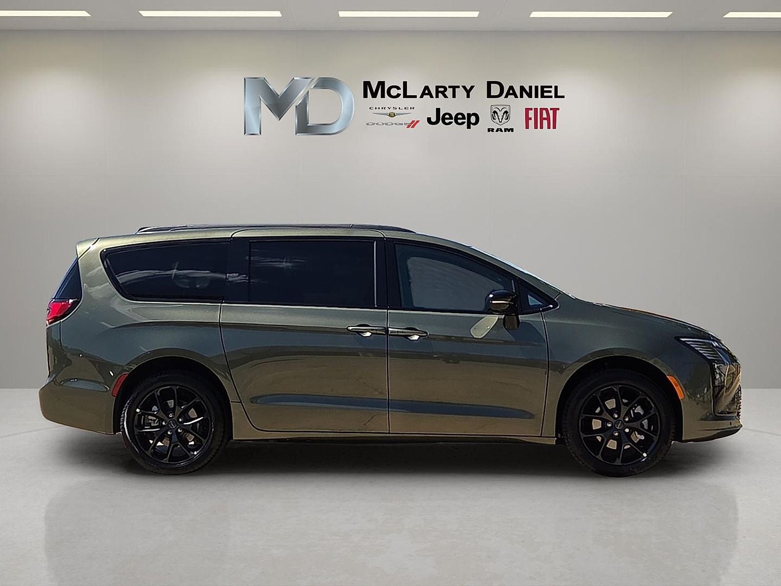 2027 Chrysler Pacifica PACIFICA LIMITED AWD
