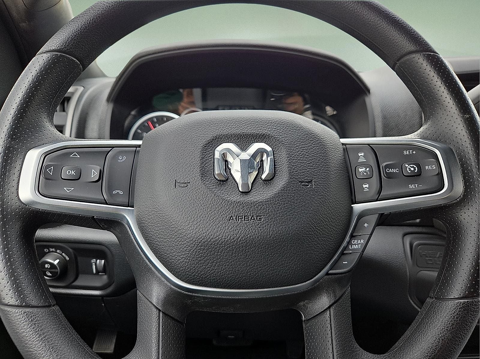 2026 RAM Ram 2500 RAM 2500 BLACK EXPRESS CREW CAB 4X4 6'4' BOX