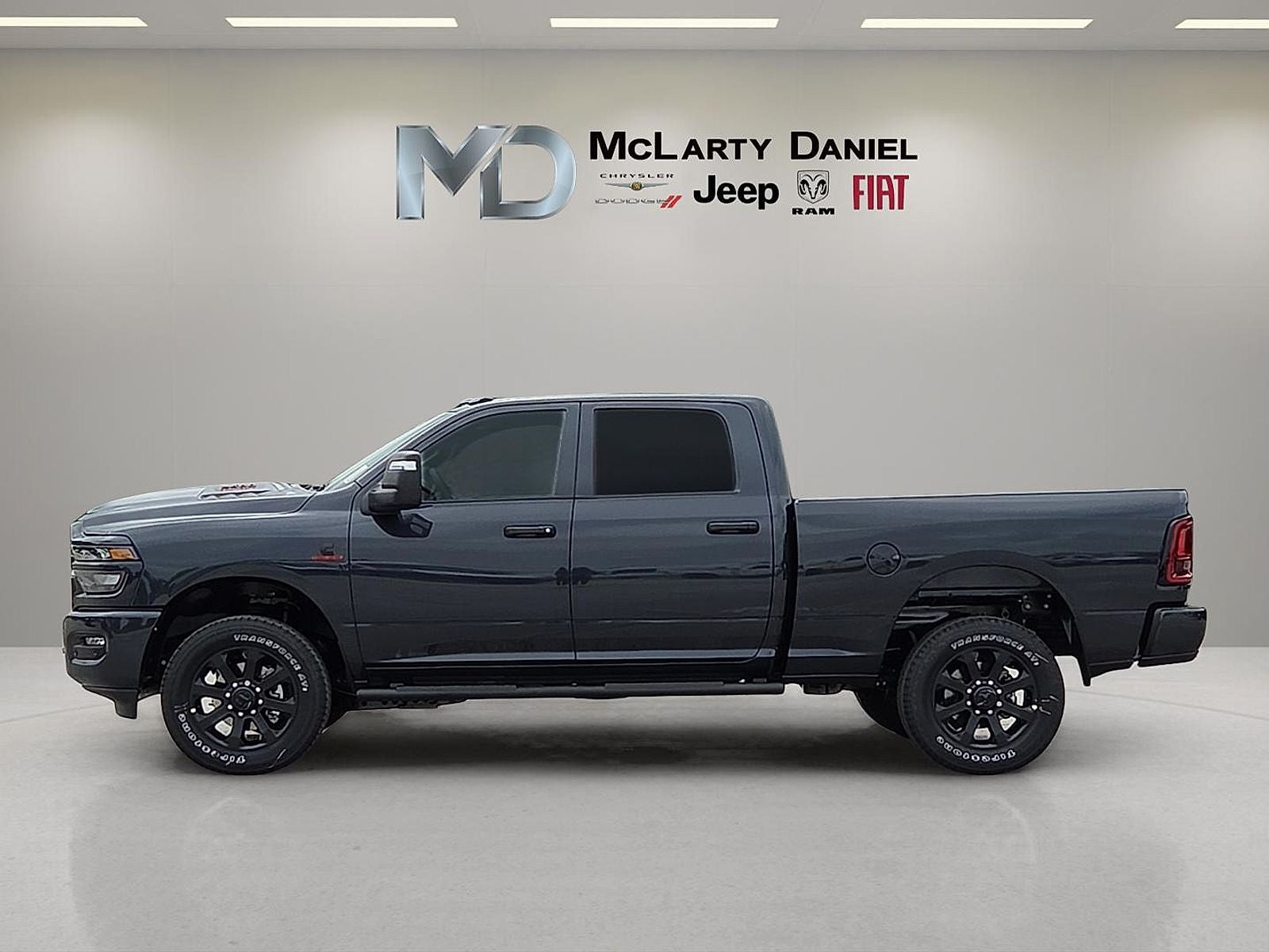 2026 RAM Ram 2500 RAM 2500 BLACK EXPRESS CREW CAB 4X4 6'4' BOX