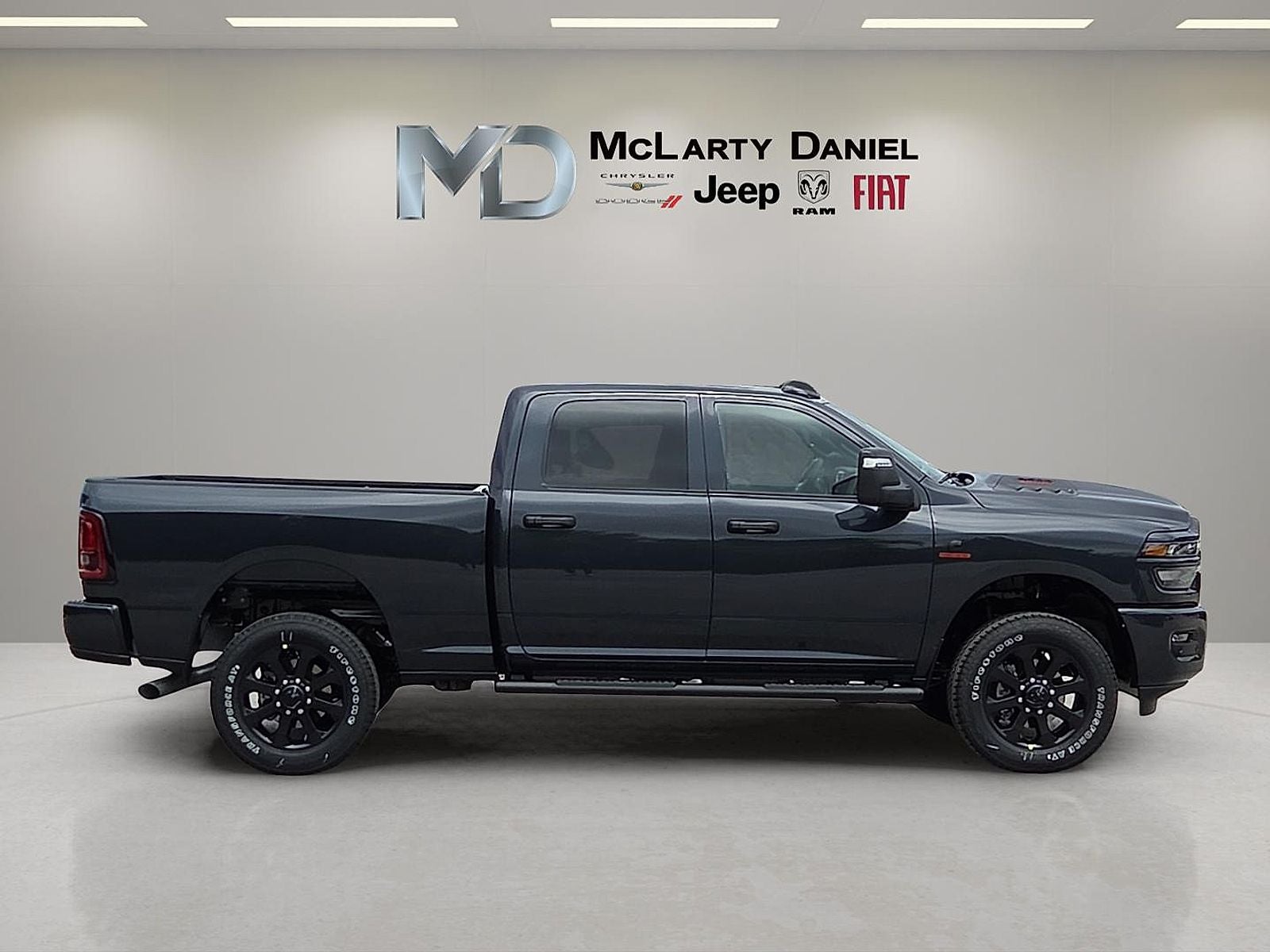 2026 RAM Ram 2500 RAM 2500 BLACK EXPRESS CREW CAB 4X4 6'4' BOX