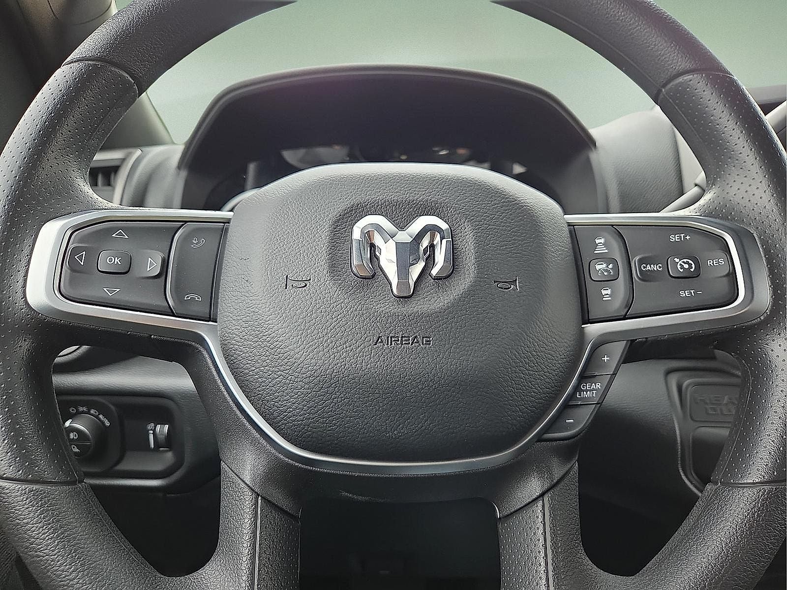 2026 RAM Ram 2500 RAM 2500 BLACK EXPRESS CREW CAB 4X4 6'4' BOX