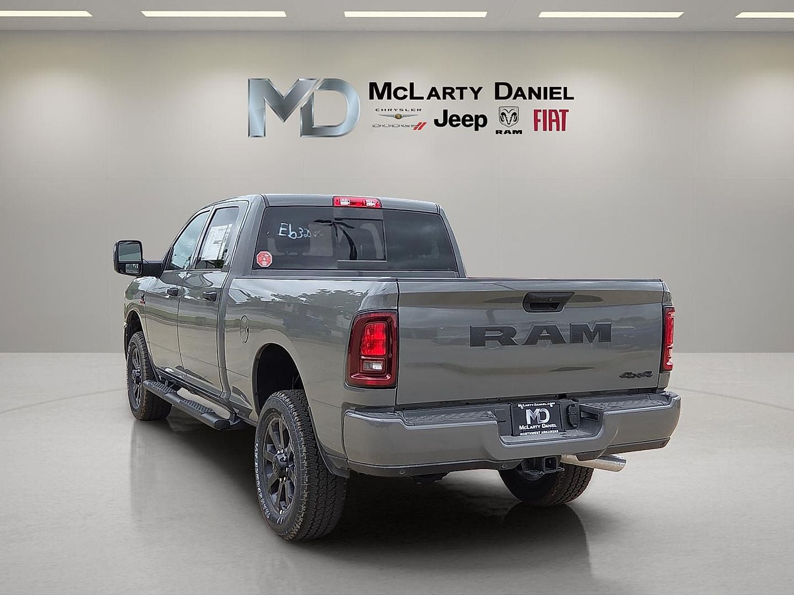 2026 RAM Ram 2500 RAM 2500 BLACK EXPRESS CREW CAB 4X4 6'4' BOX