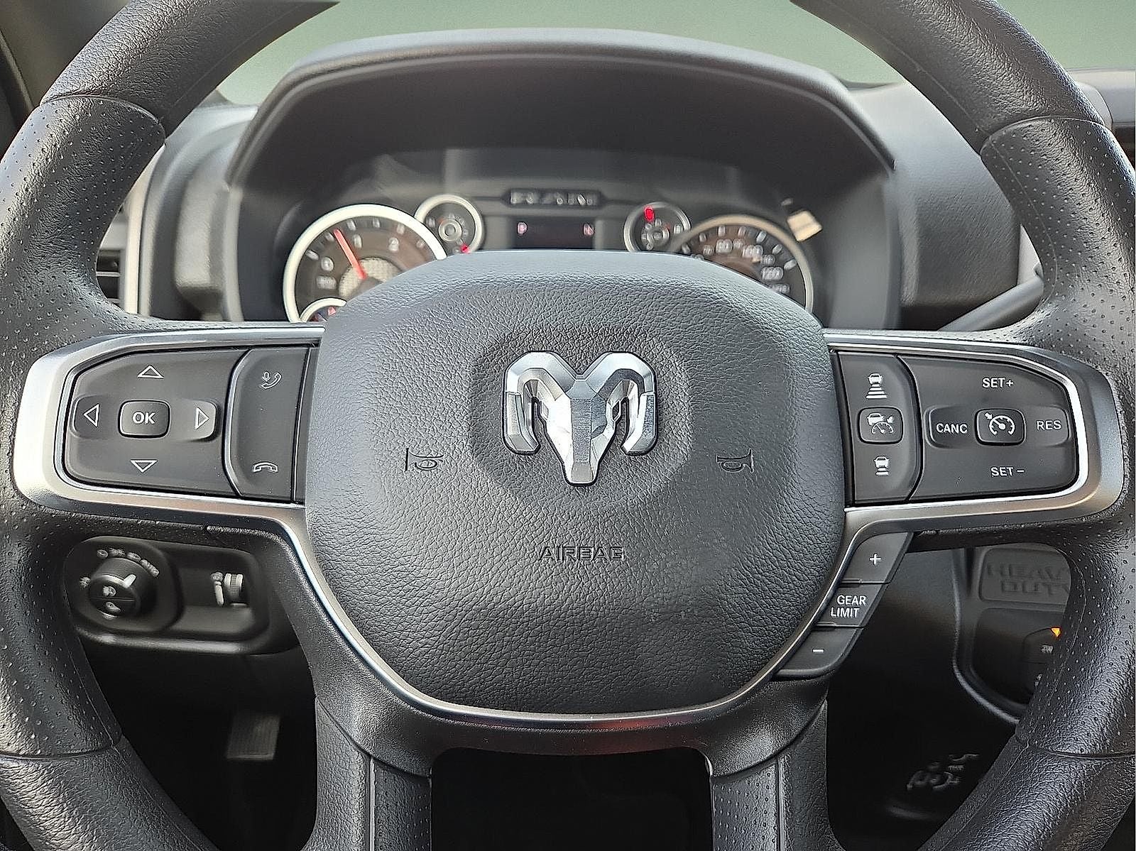 2026 RAM Ram 2500 RAM 2500 BLACK EXPRESS CREW CAB 4X4 6'4' BOX