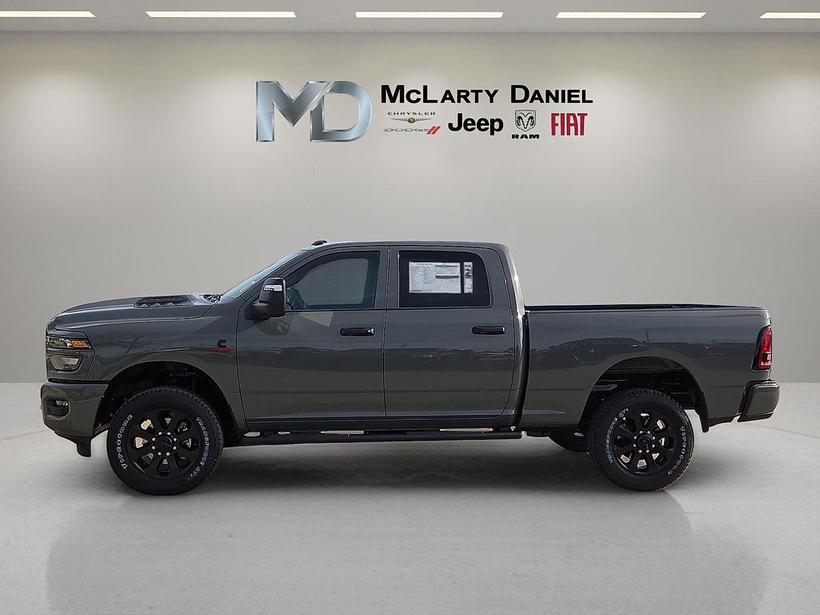 2026 RAM Ram 2500 RAM 2500 BLACK EXPRESS CREW CAB 4X4 6'4' BOX