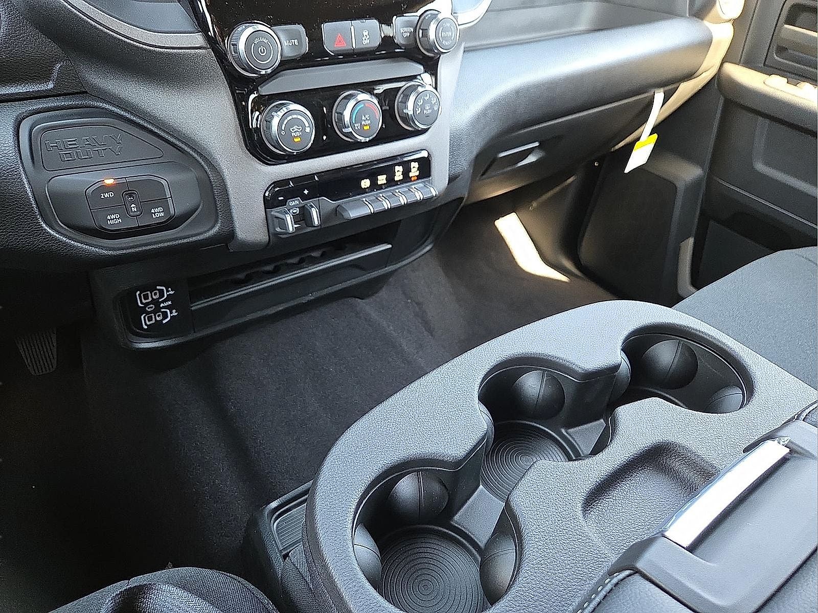 2026 RAM Ram 2500 RAM 2500 BLACK EXPRESS CREW CAB 4X4 6'4' BOX