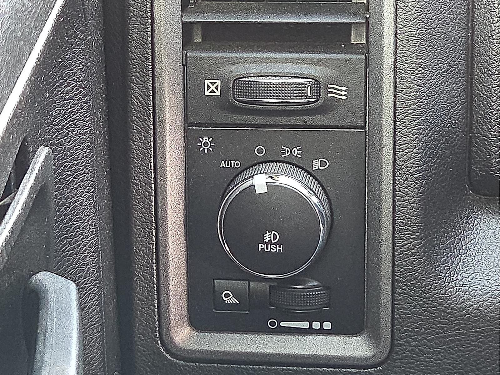 2022 RAM 1500 Classic Tradesman Crew Cab 4x4 5'7' Box