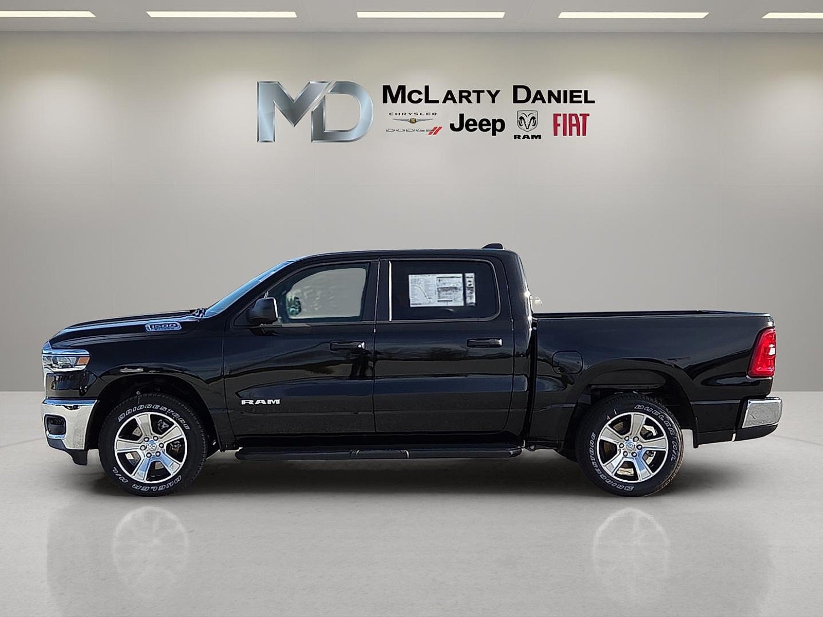2025 RAM Ram 1500 RAM 1500 TRADESMAN CREW CAB 4X4 5'7' BOX