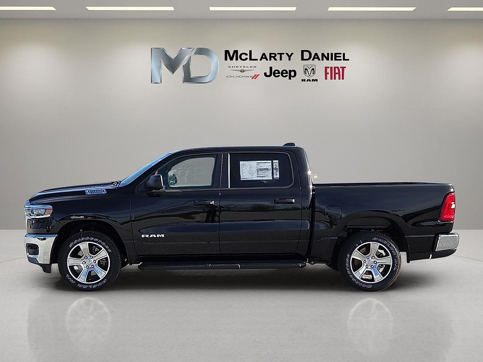 2025 RAM Ram 1500 RAM 1500 TRADESMAN CREW CAB 4X4 5'7' BOX