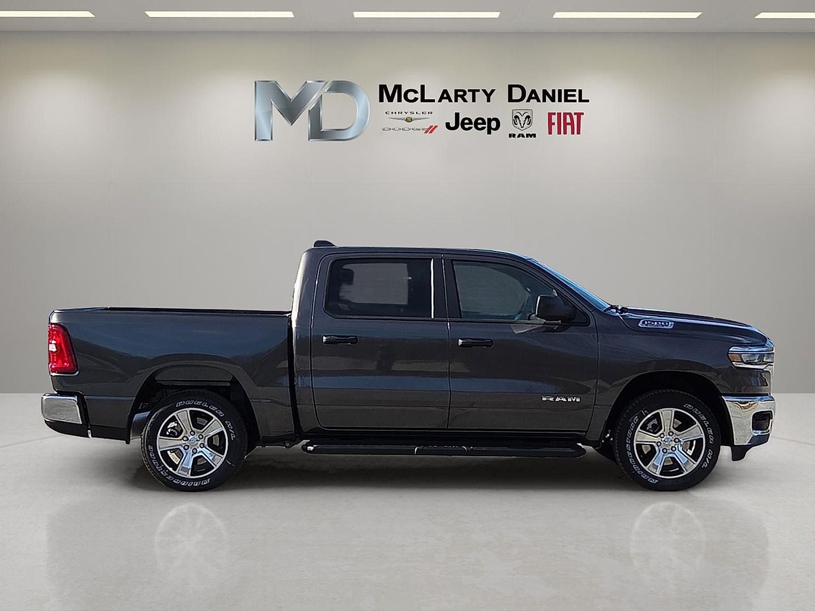 2025 RAM Ram 1500 RAM 1500 TRADESMAN CREW CAB 4X4 5'7' BOX
