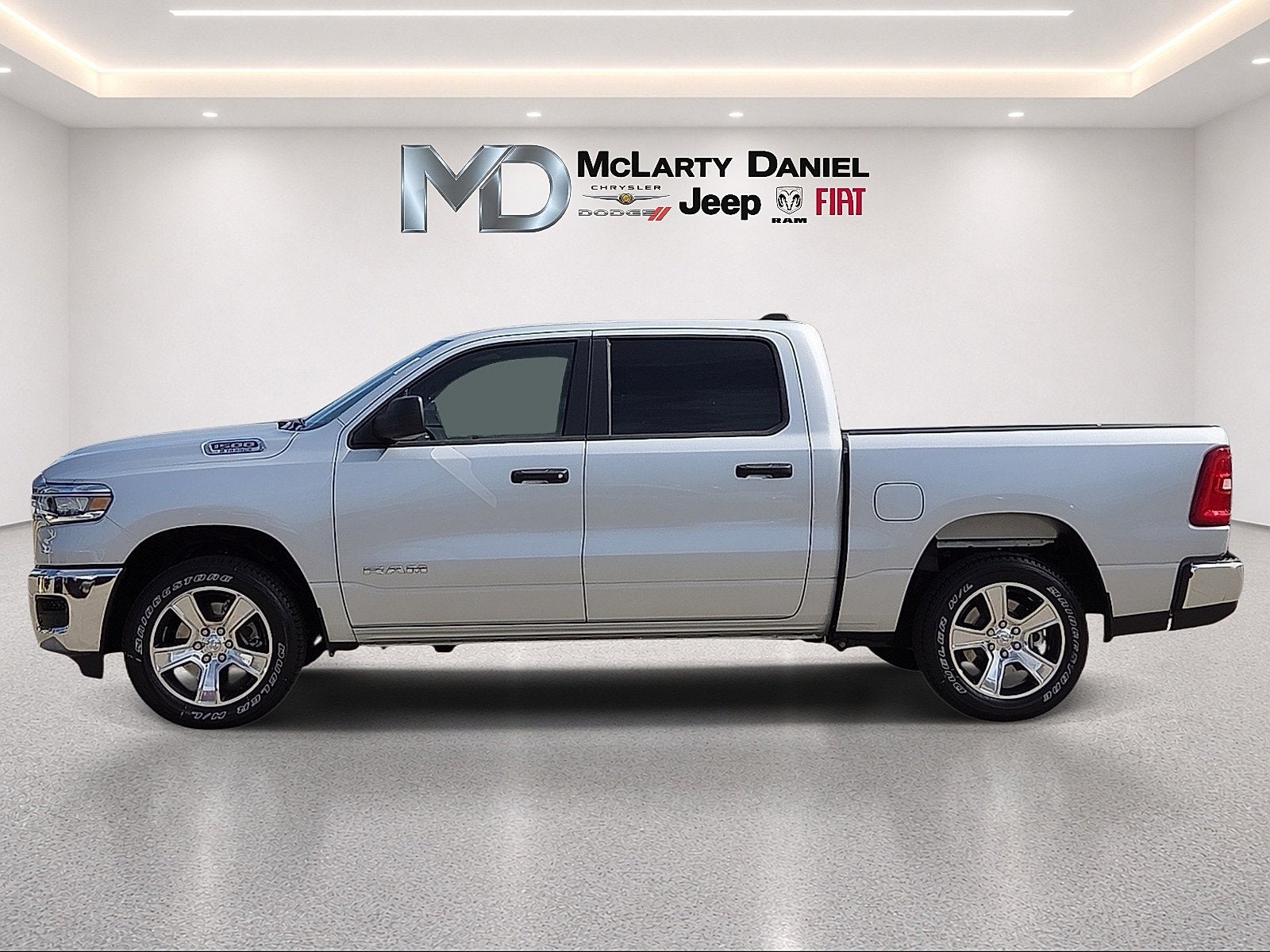 2027 RAM 1500 RAM 1500 TRADESMAN CREW CAB 4X4 5'7' BOX