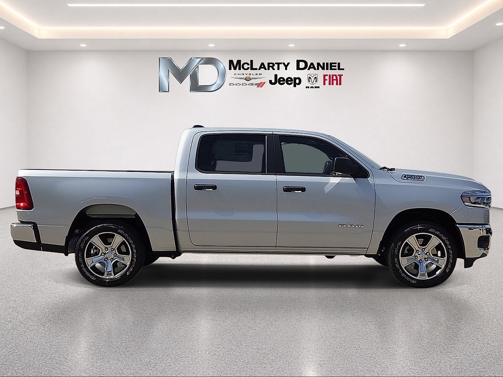 2027 RAM 1500 RAM 1500 TRADESMAN CREW CAB 4X4 5'7' BOX