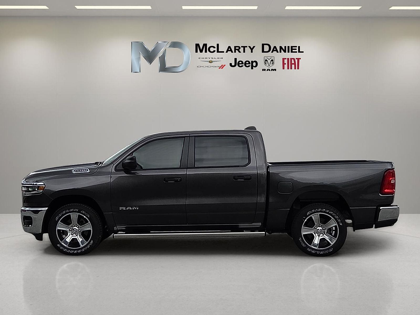 2026 RAM Ram 1500 RAM 1500 TRADESMAN CREW CAB 4X4 5'7' BOX