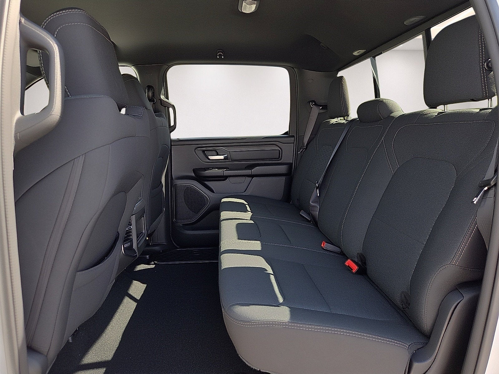2027 RAM 1500 RAM 1500 EXPRESS CREW CAB 4X4 5'7' BOX