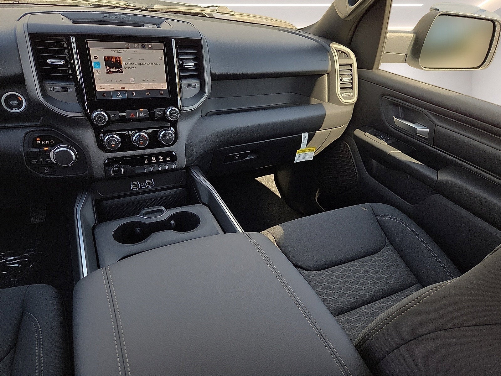2027 RAM 1500 RAM 1500 EXPRESS CREW CAB 4X4 5'7' BOX