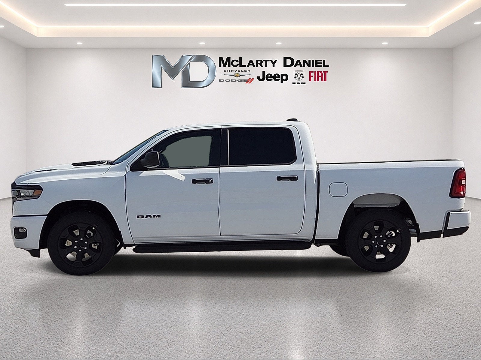 2027 RAM 1500 RAM 1500 EXPRESS CREW CAB 4X4 5'7' BOX