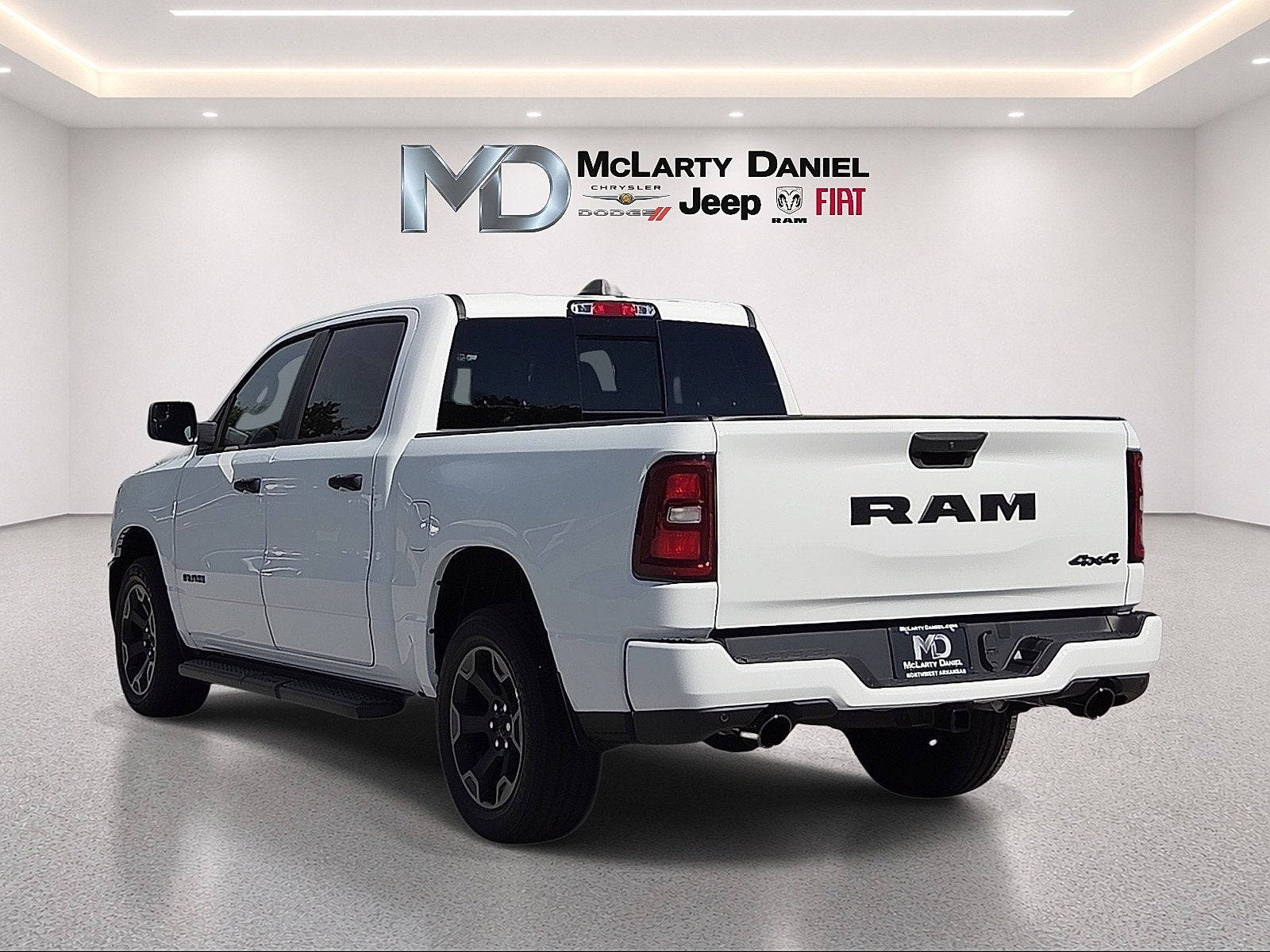 2027 RAM 1500 RAM 1500 EXPRESS CREW CAB 4X4 5'7' BOX