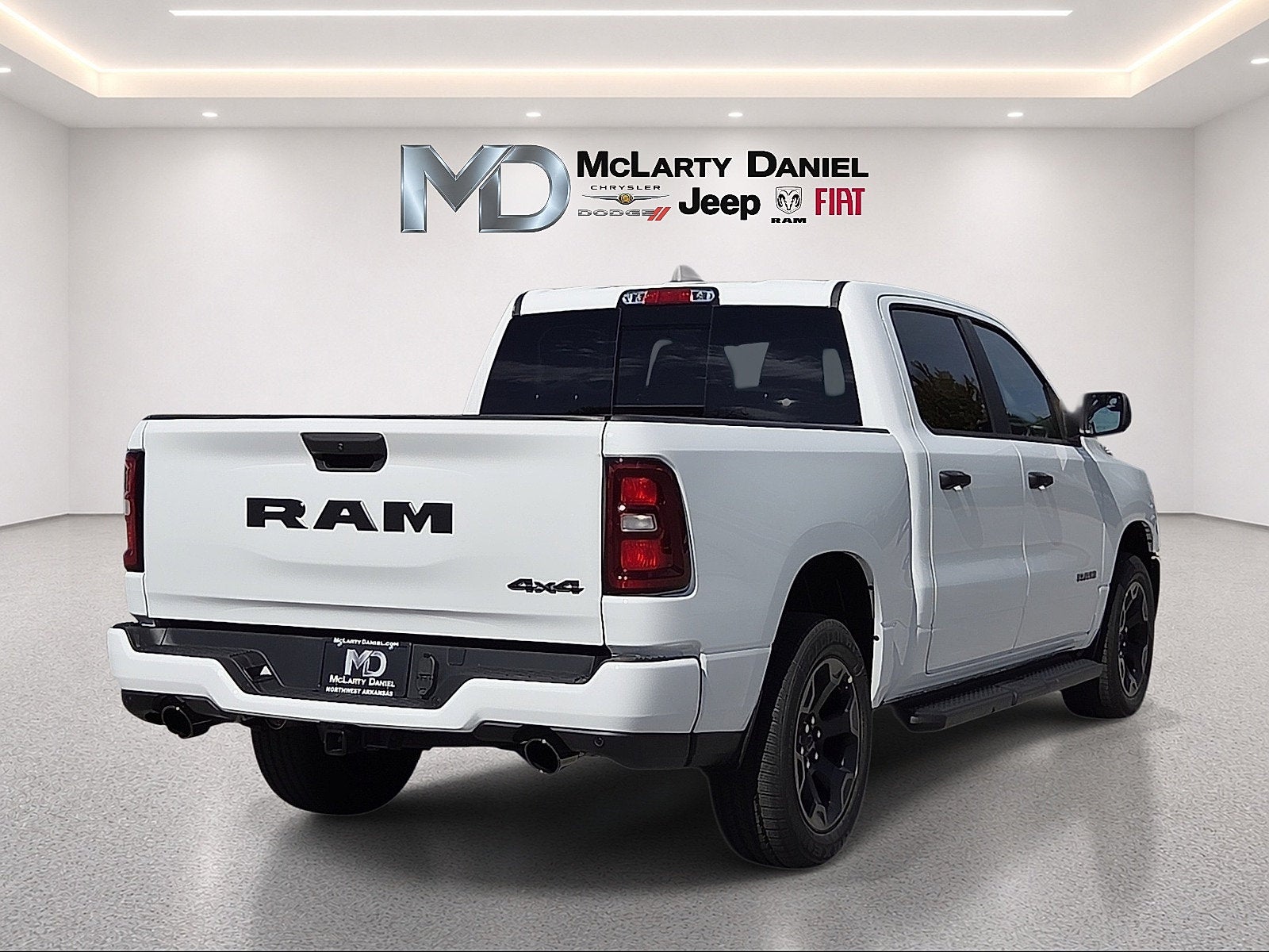 2027 RAM 1500 RAM 1500 EXPRESS CREW CAB 4X4 5'7' BOX
