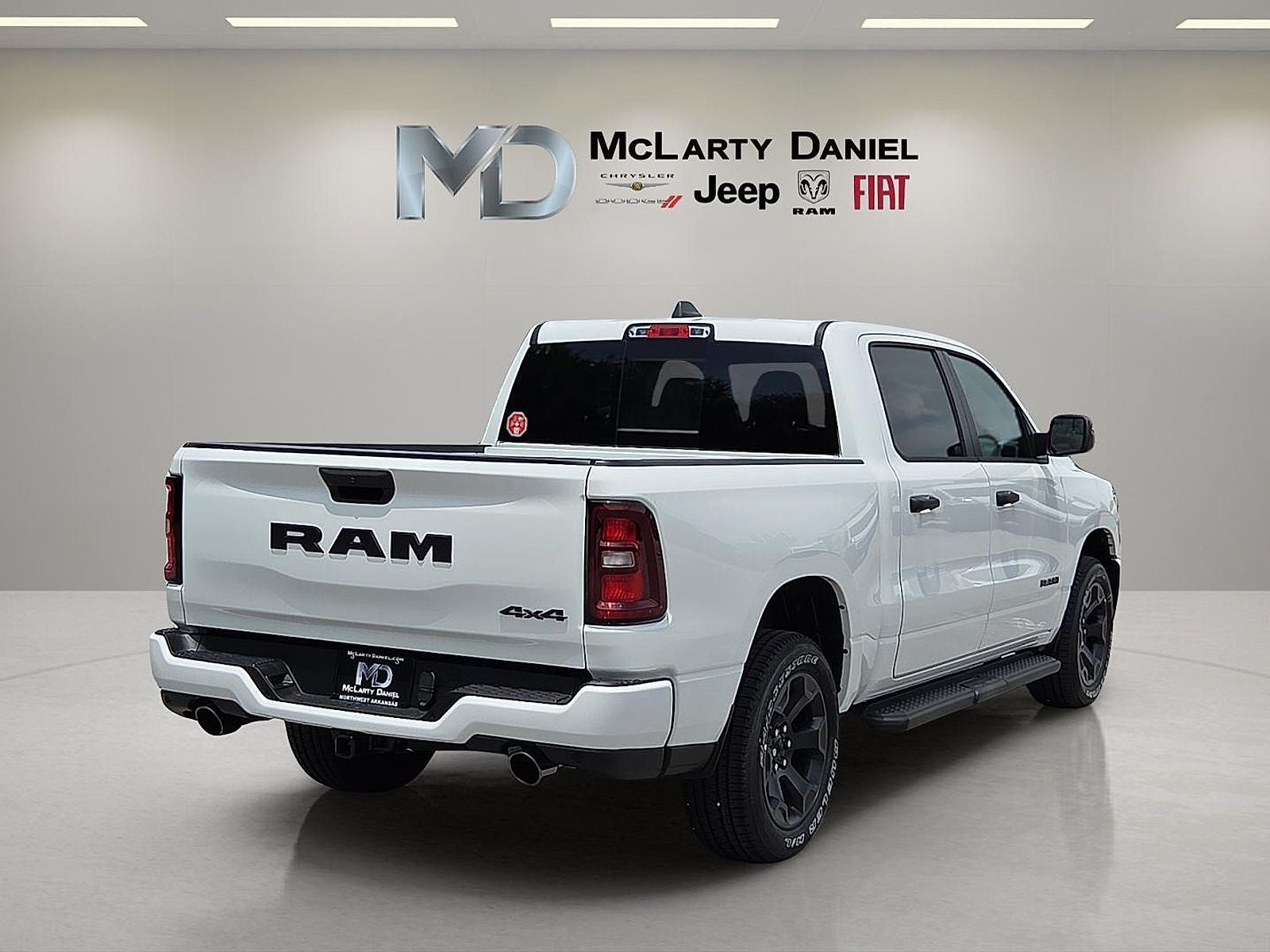 2026 RAM Ram 1500 RAM 1500 EXPRESS CREW CAB 4X4 5'7' BOX