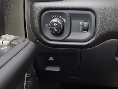 2027 RAM 1500 RAM 1500 EXPRESS CREW CAB 4X4 5'7' BOX