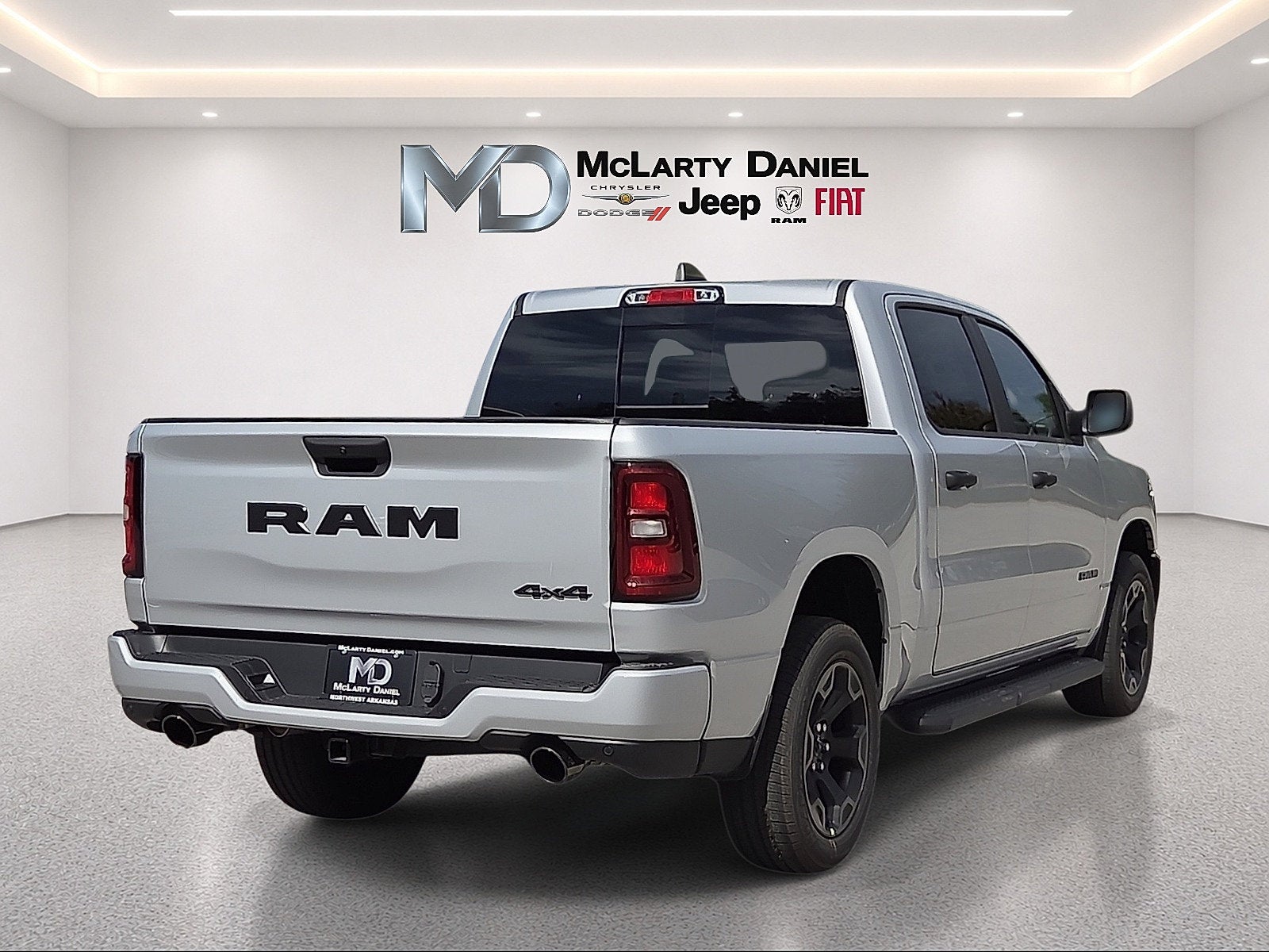2027 RAM 1500 RAM 1500 EXPRESS CREW CAB 4X4 5'7' BOX