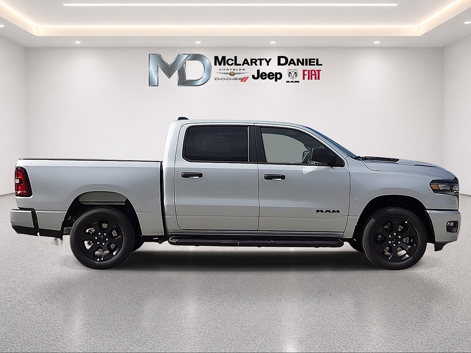 2027 RAM 1500 RAM 1500 EXPRESS CREW CAB 4X4 5'7' BOX