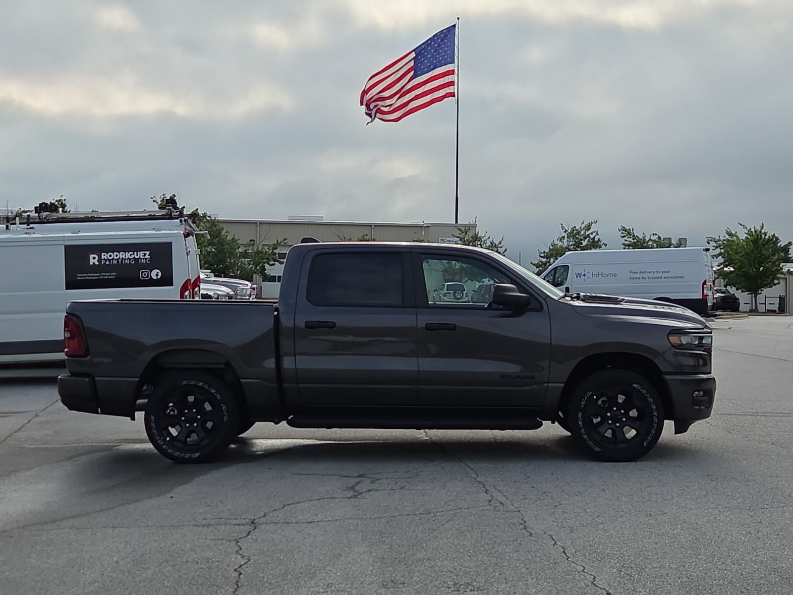 2026 RAM Ram 1500 RAM 1500 EXPRESS CREW CAB 4X4 5'7' BOX