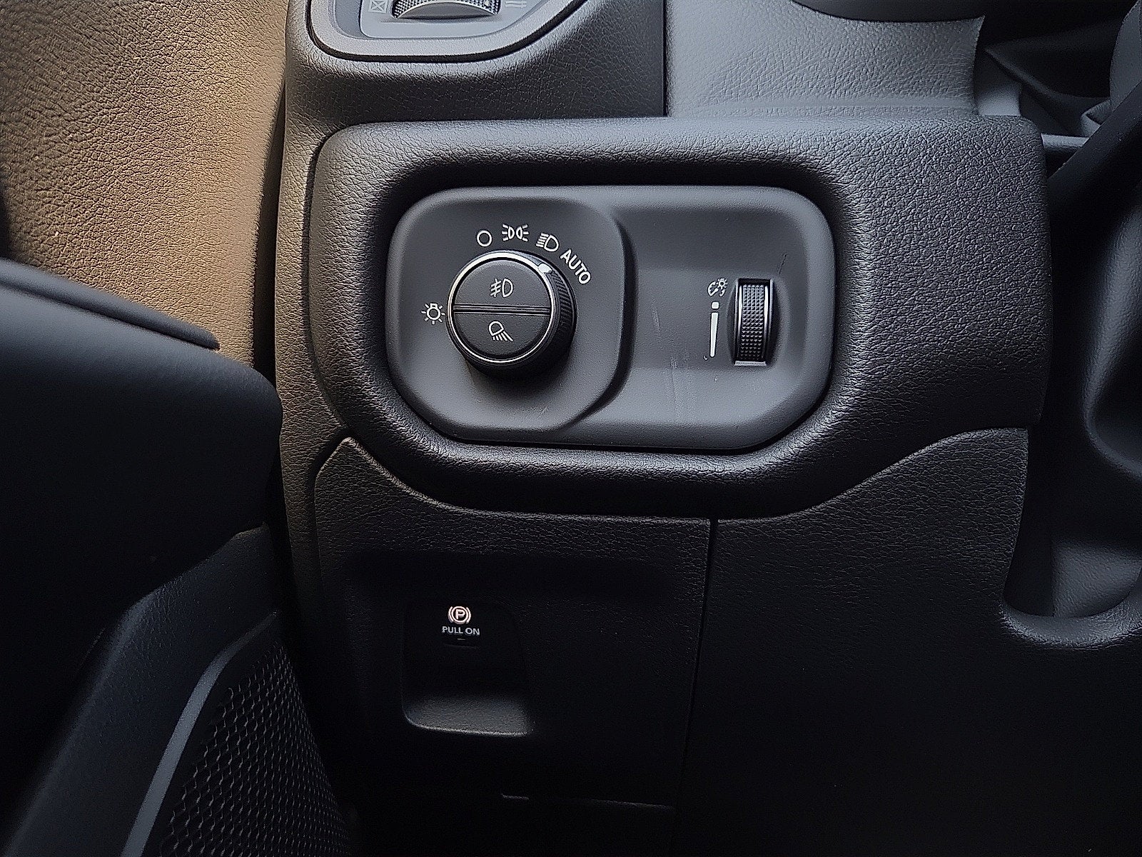 2027 RAM 1500 RAM 1500 EXPRESS CREW CAB 4X4 5'7' BOX