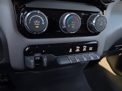 2027 RAM 1500 RAM 1500 EXPRESS CREW CAB 4X4 5'7' BOX