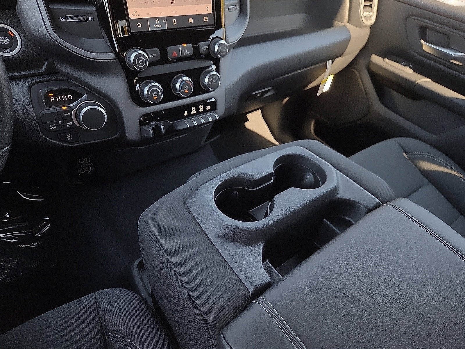 2027 RAM 1500 RAM 1500 EXPRESS CREW CAB 4X4 5'7' BOX