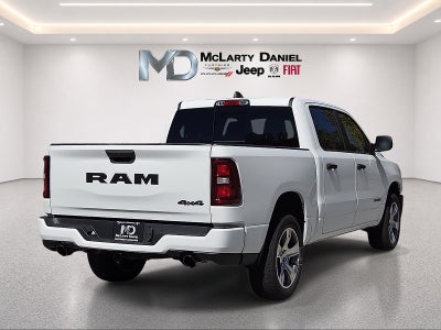 2027 RAM 1500 RAM 1500 EXPRESS CREW CAB 4X4 5'7' BOX
