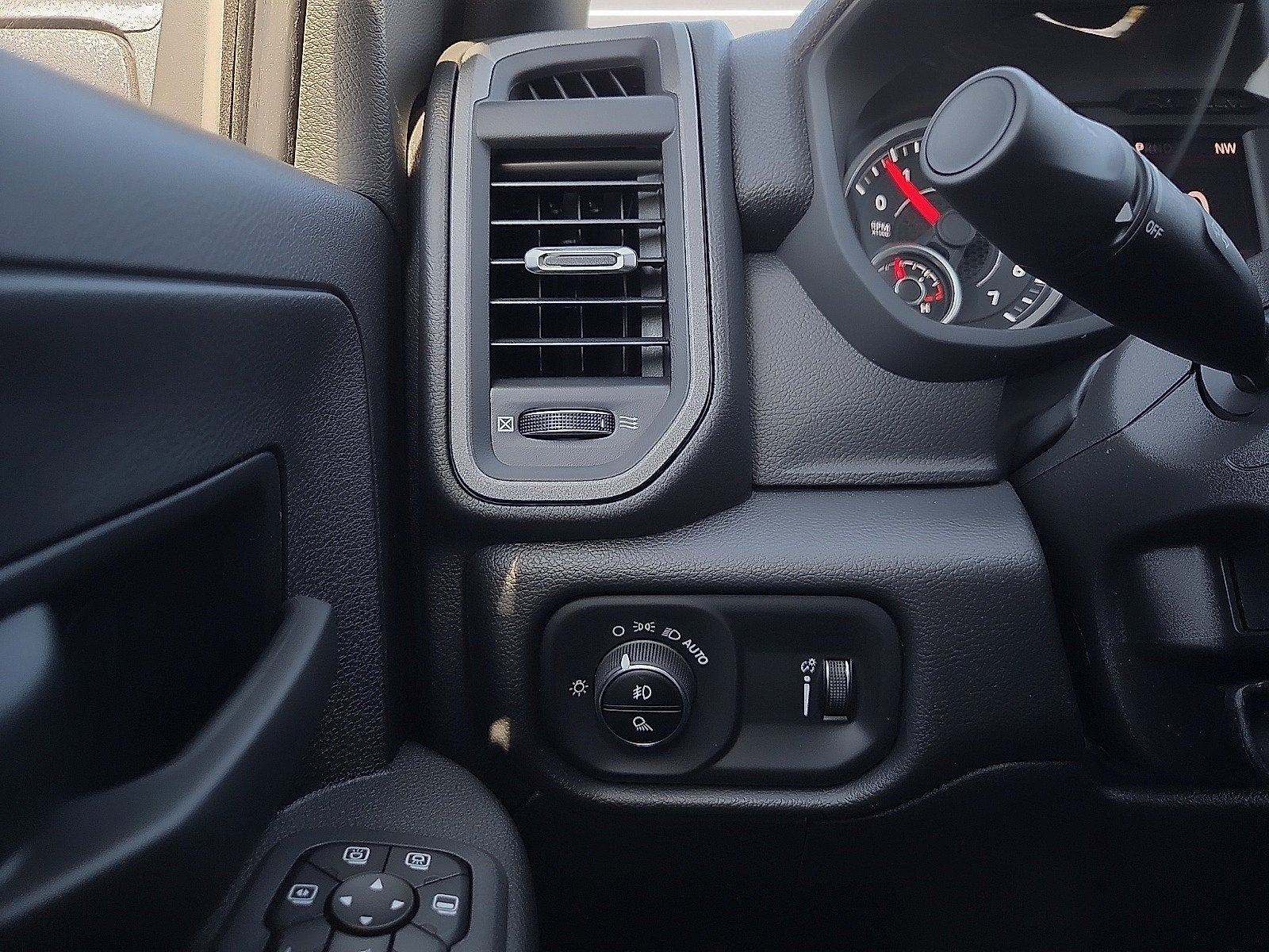 2027 RAM 2500 RAM 2500 BLACK EXPRESS CREW CAB 4X4 6'4' BOX