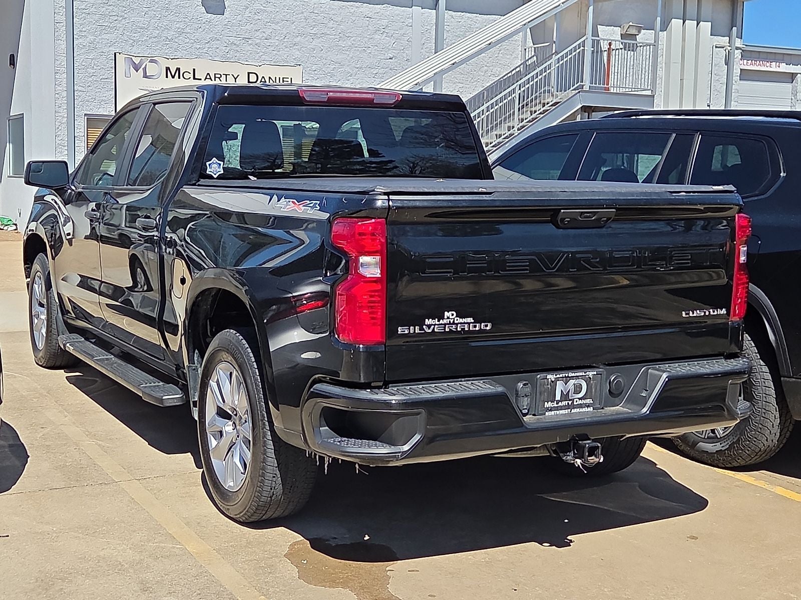 2023 Chevrolet Silverado 1500 4WD Crew Cab Short Bed Custom
