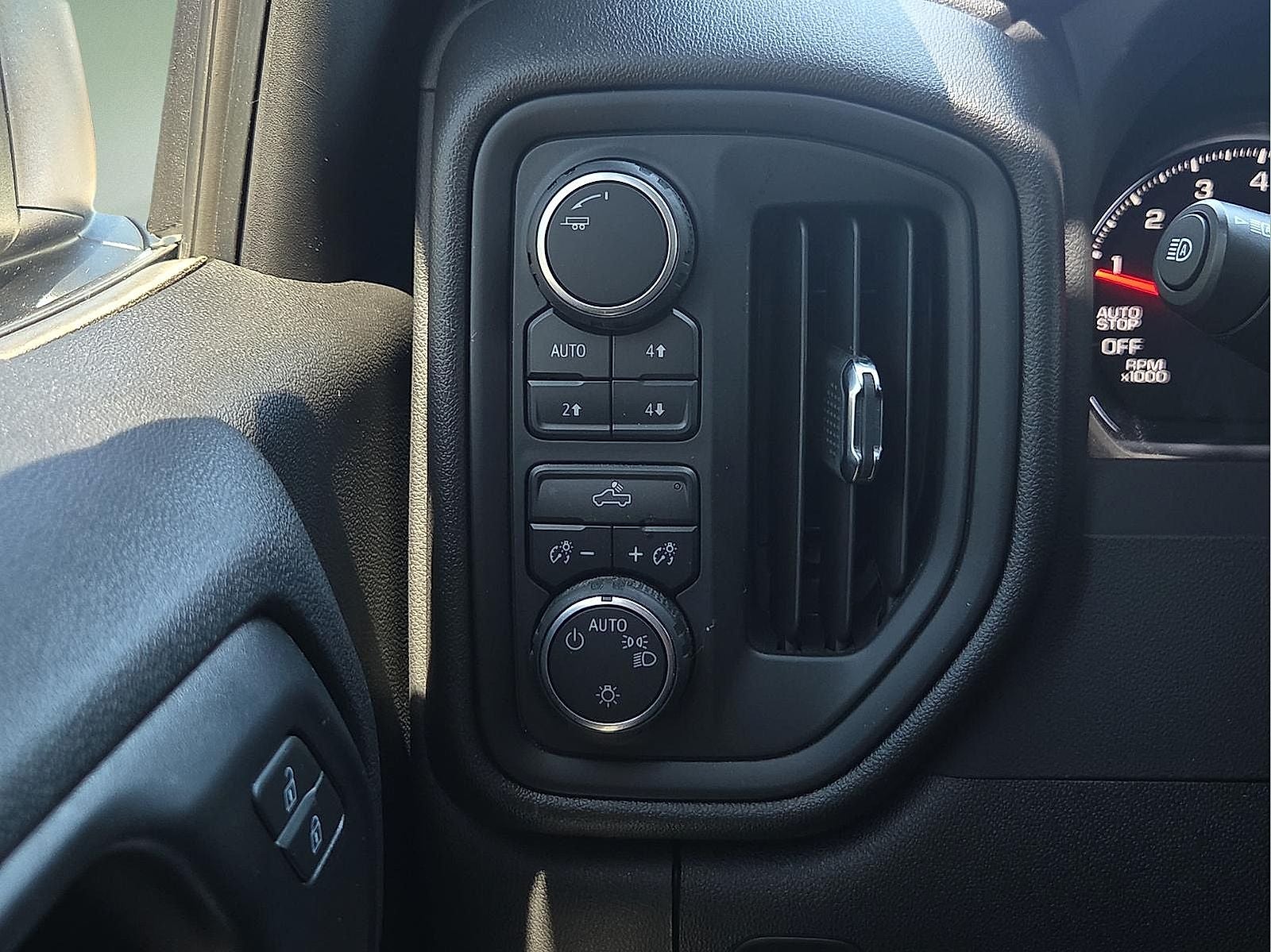 2025 Chevrolet Silverado 1500 4WD Crew Cab Short Bed Custom Trail Boss