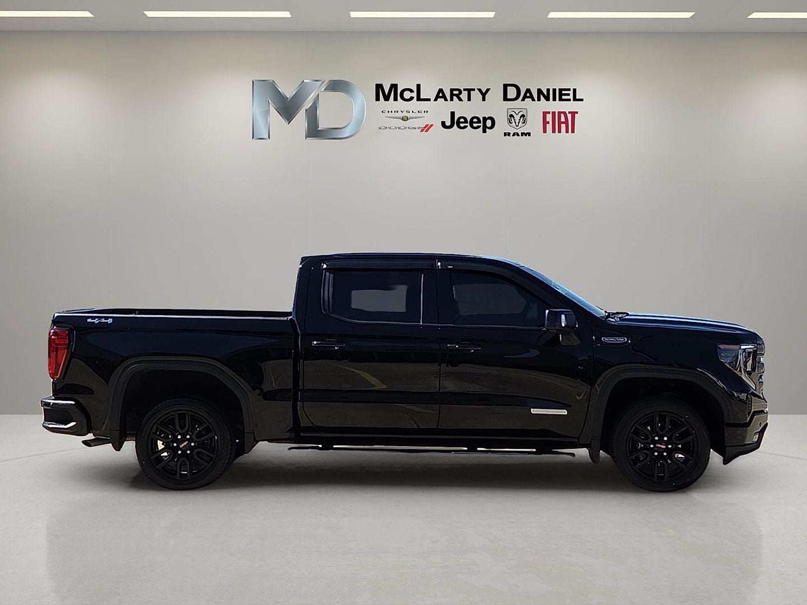 2024 GMC Sierra 1500 4WD Crew Cab Short Box Elevation with 3SB