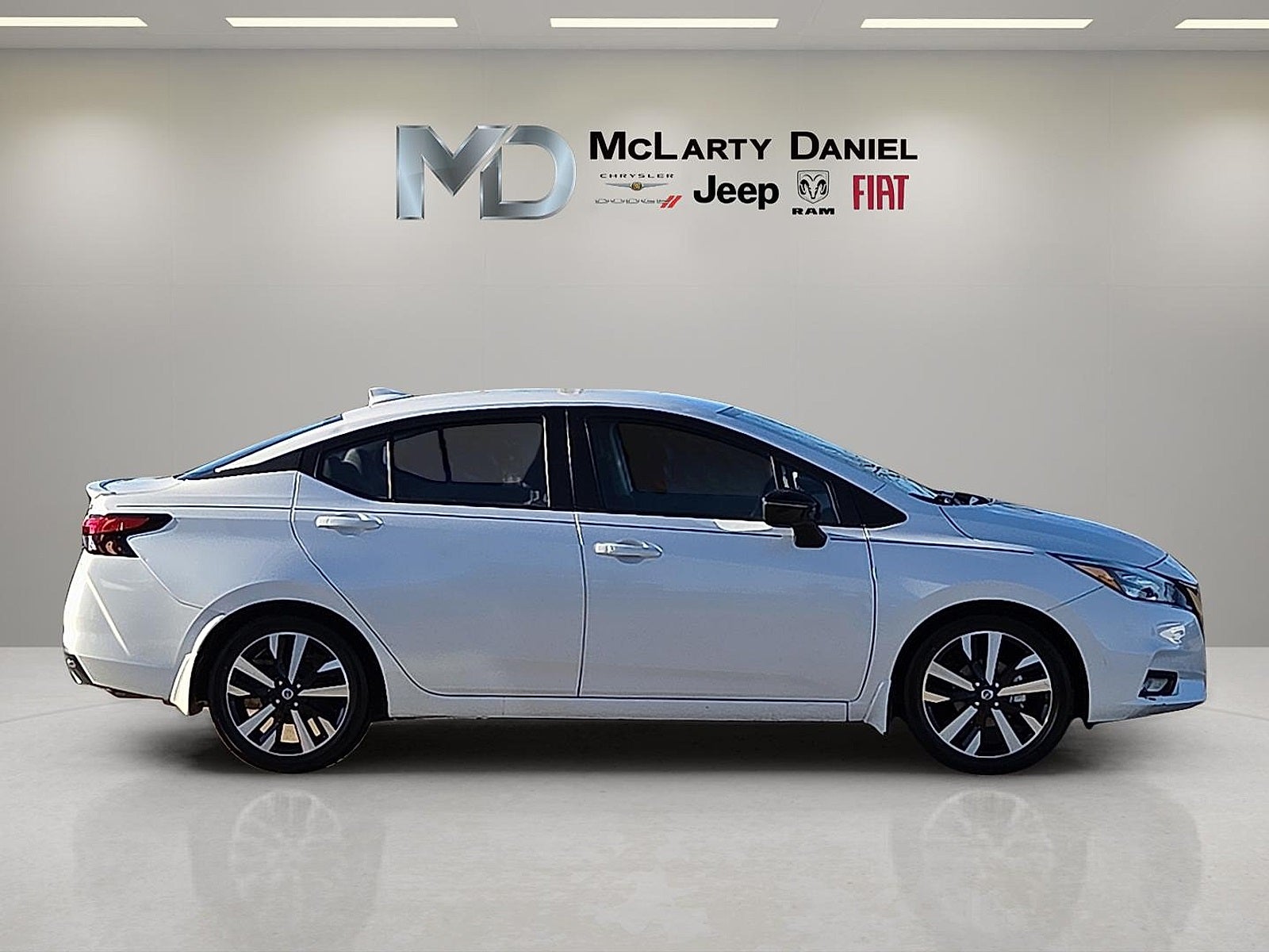 2021 Nissan Versa SR Xtronic CVT