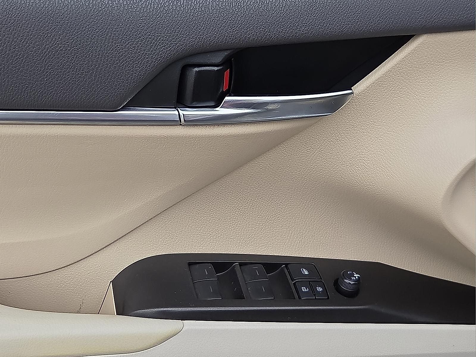 2021 Toyota Camry LE Hybrid