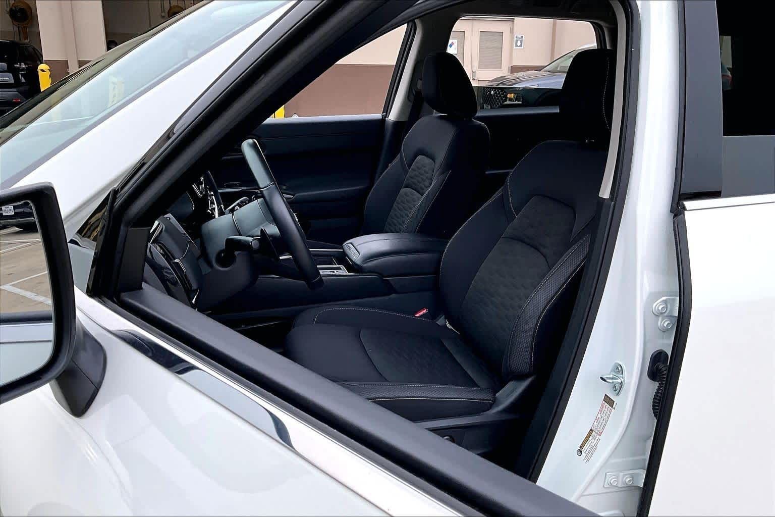 2025 Nissan Pathfinder SV FWD