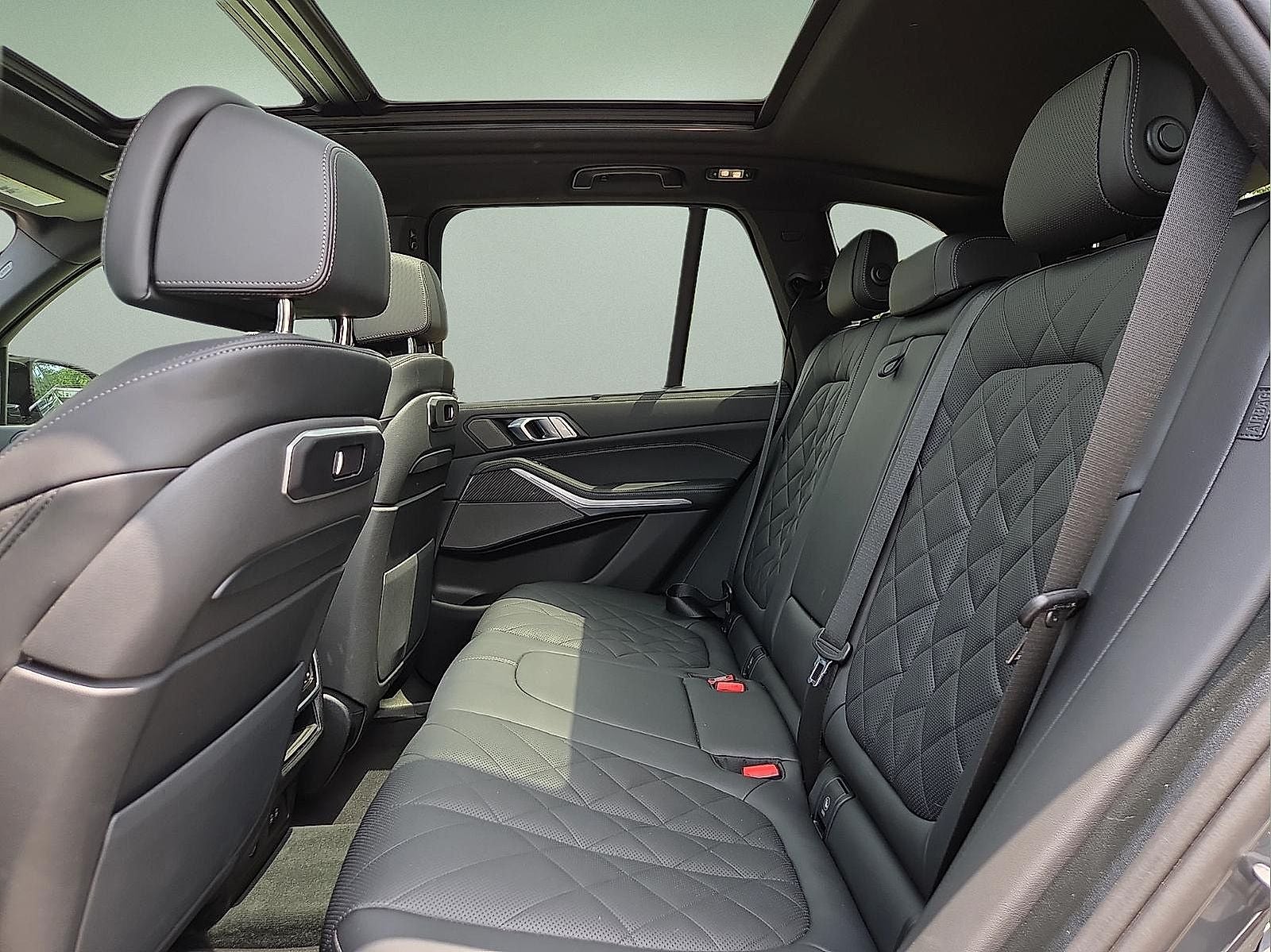 2025 BMW X5 M60i