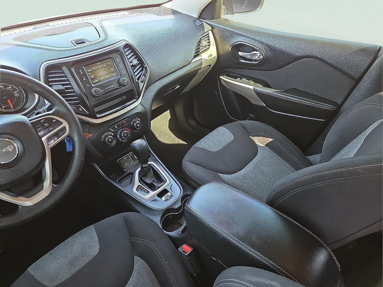 2017 Jeep Cherokee Sport